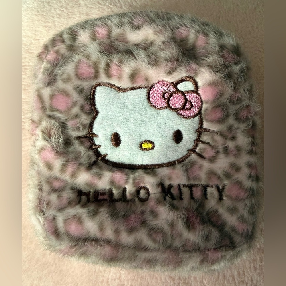🆕 Nwot Hello Kitty Furry Gray and Pink bag